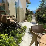 Elodie, Coast, Villa Palasë