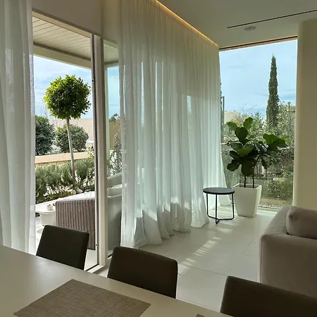 Elodie, Coast, Villa Paljasa