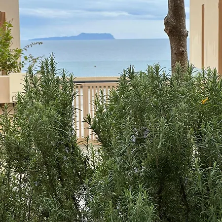 Elodie, Coast, Villa Palasë