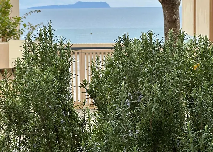 Elodie, Coast, Villa Palasë