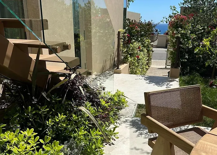 Elodie, Coast, Villa Palasë