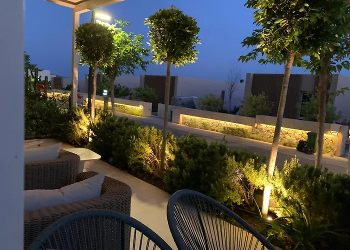 Elodie, Coast, Villa Palasë